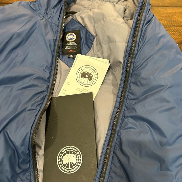 Lightweight Canada Goose Jacket, women’s size L. Like new! - Picture 4 of 7